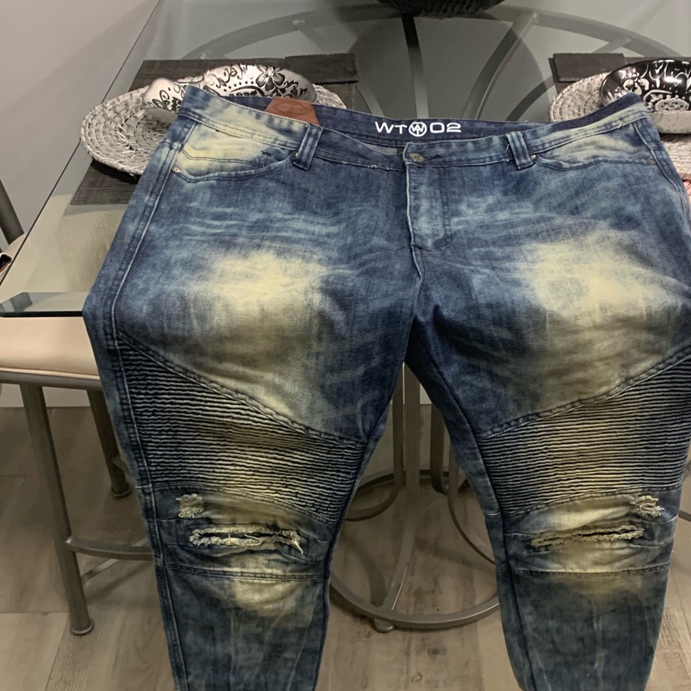 Blue sand blasted ripped jeans
